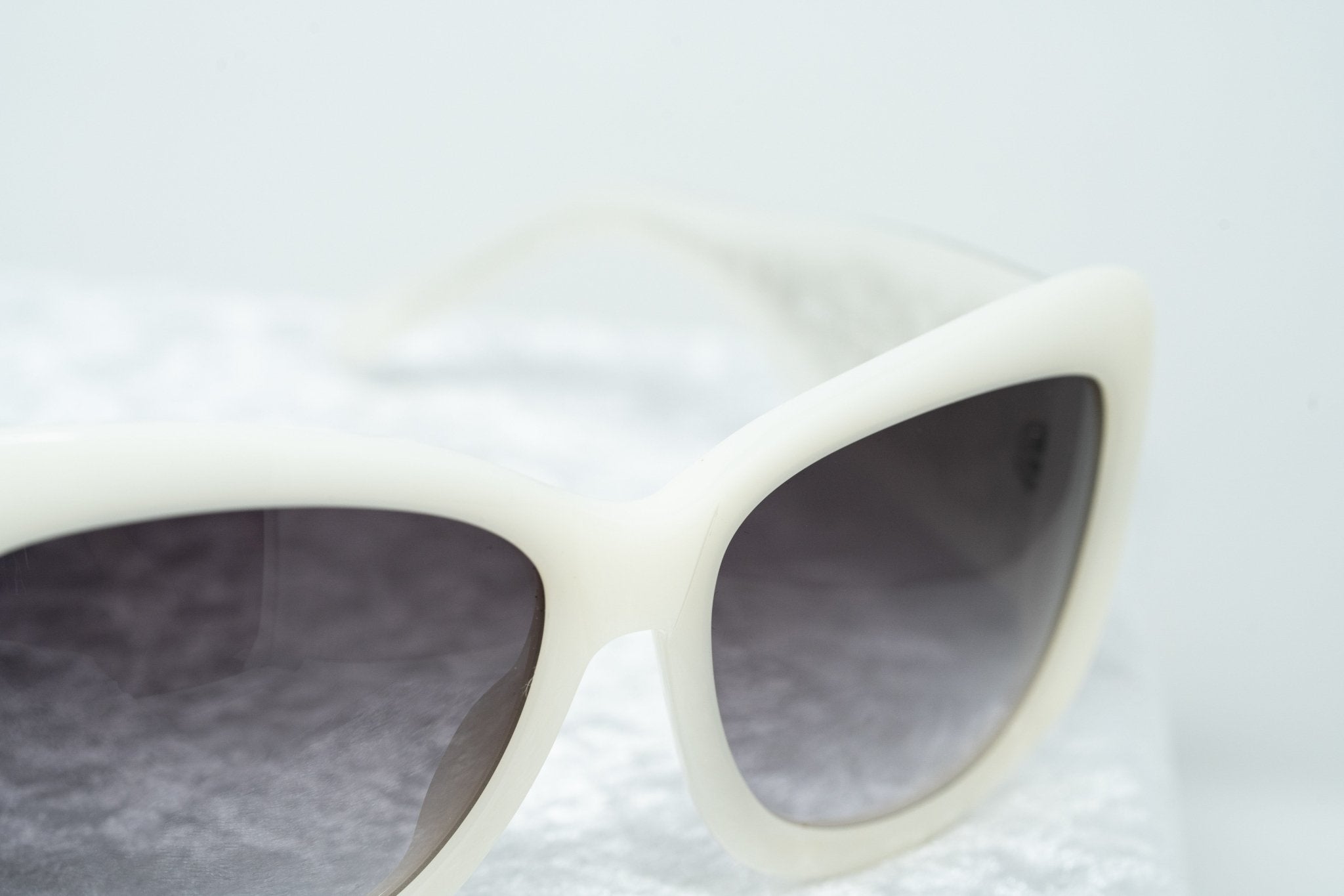 Erickson Beamon Sunglasses Oversized Grey Silver With Grey Category 3 Lenses 8EB2C3GREY - Watches & Crystals