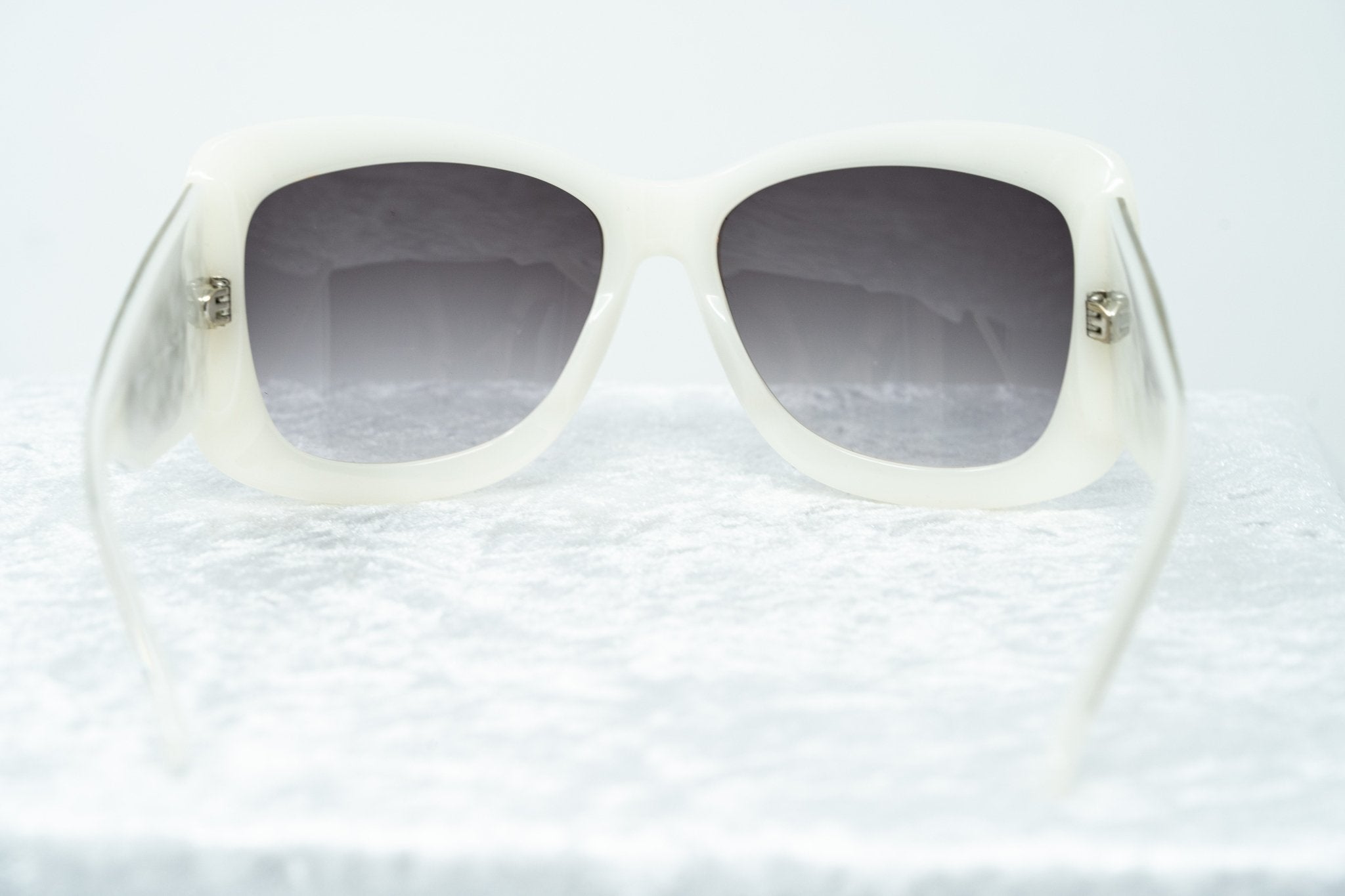 Erickson Beamon Sunglasses Oversized Grey Silver With Grey Category 3 Lenses 8EB2C3GREY - Watches & Crystals