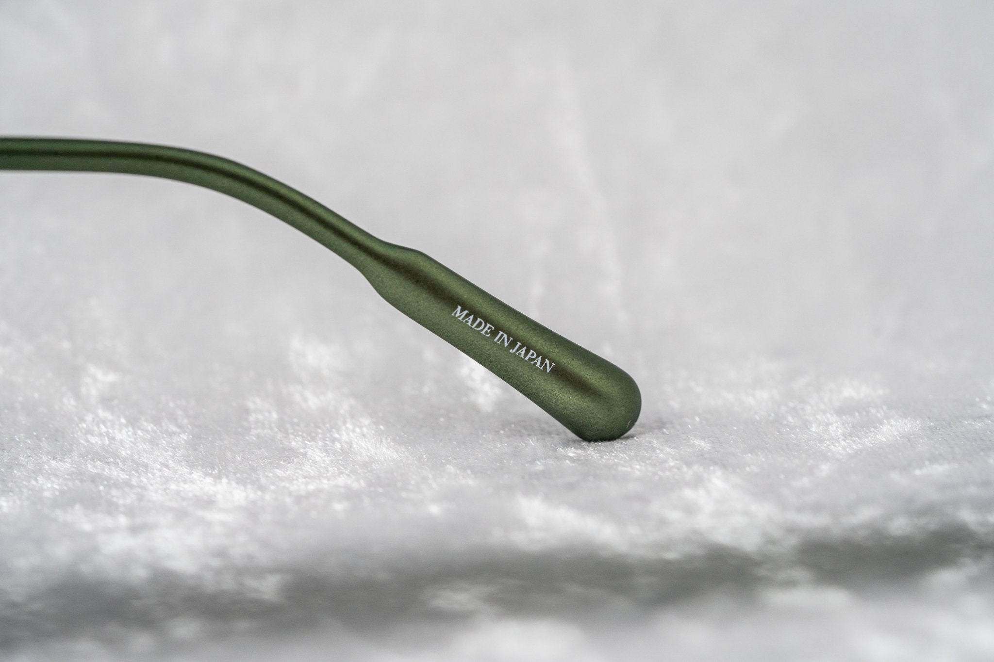 Kris Van Assche Sunglasses Unisex Oval Green and Flash Mirror Clip-On Lenses Category 3 - KVA69C6SUN - Watches & Crystals