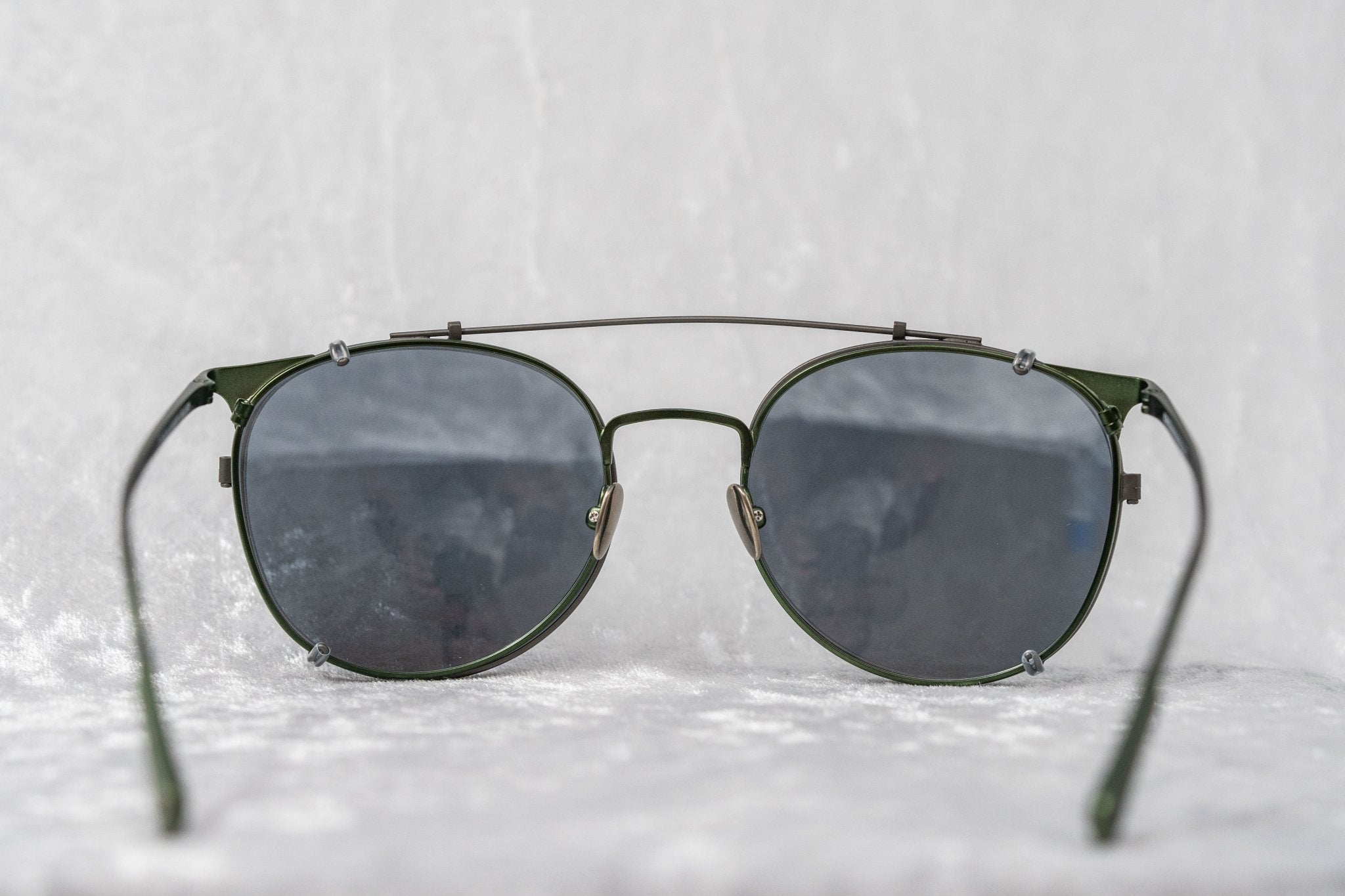 Kris Van Assche Sunglasses Unisex Oval Green and Flash Mirror Clip-On Lenses Category 3 - KVA69C6SUN - Watches & Crystals