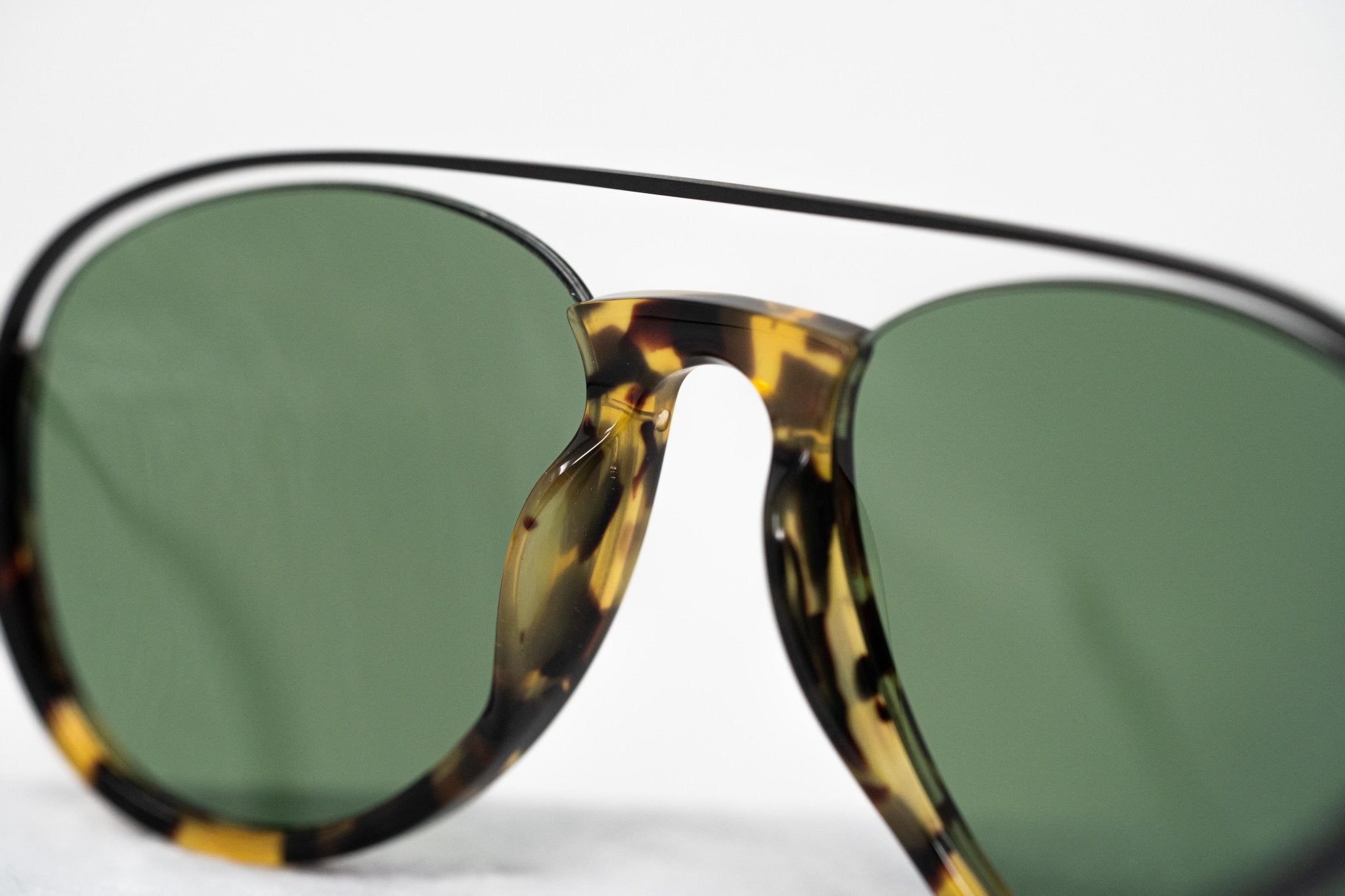 Kris Van Assche Sunglasses Unisex with Titanium Tortoise Shell Black and Green Lenses Category 2 - KVA84C2SUN - Watches & Crystals