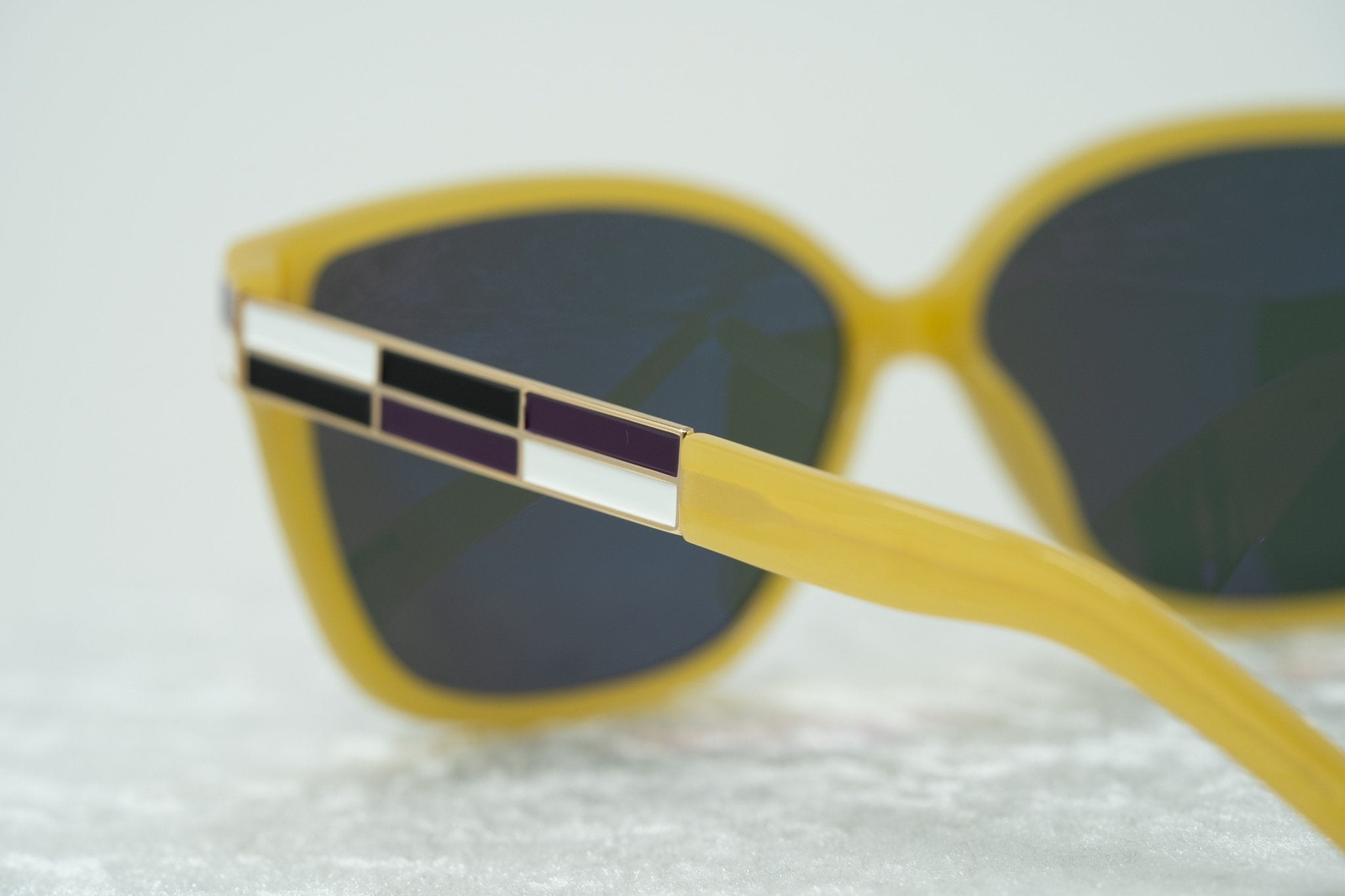 Oscar De La Renta Sunglasses Oversized Beige Enamel Arms and Green Lenses Category 3 - ODLR21C4SUN - Watches & Crystals