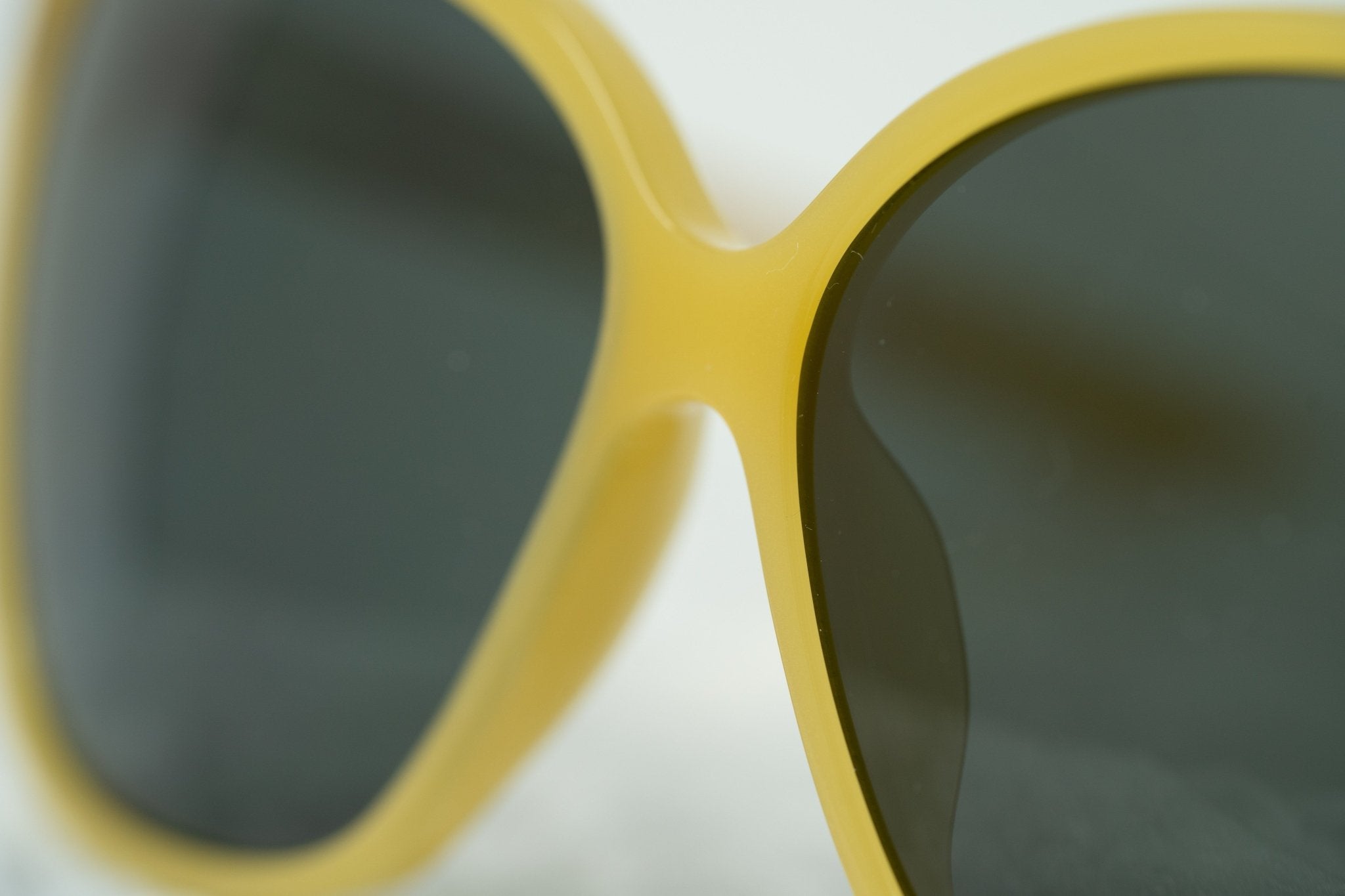 Oscar De La Renta Sunglasses Oversized Beige Enamel Arms and Green Lenses Category 3 - ODLR21C4SUN - Watches & Crystals
