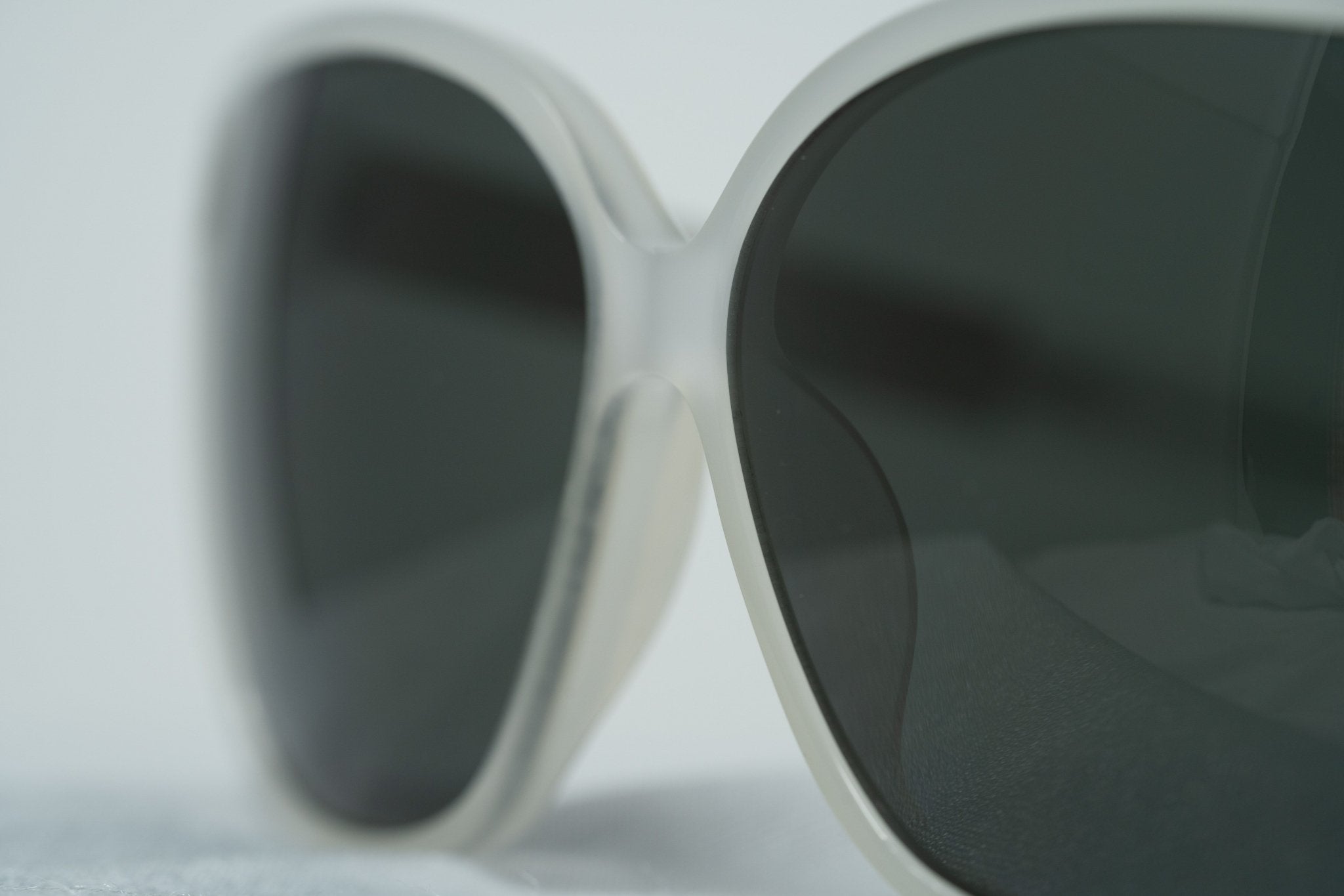 Oscar De La Renta Sunglasses Oversized Clear Enamel Arms and Green Lenses Category 3 - ODLR21C3SUN - Watches & Crystals