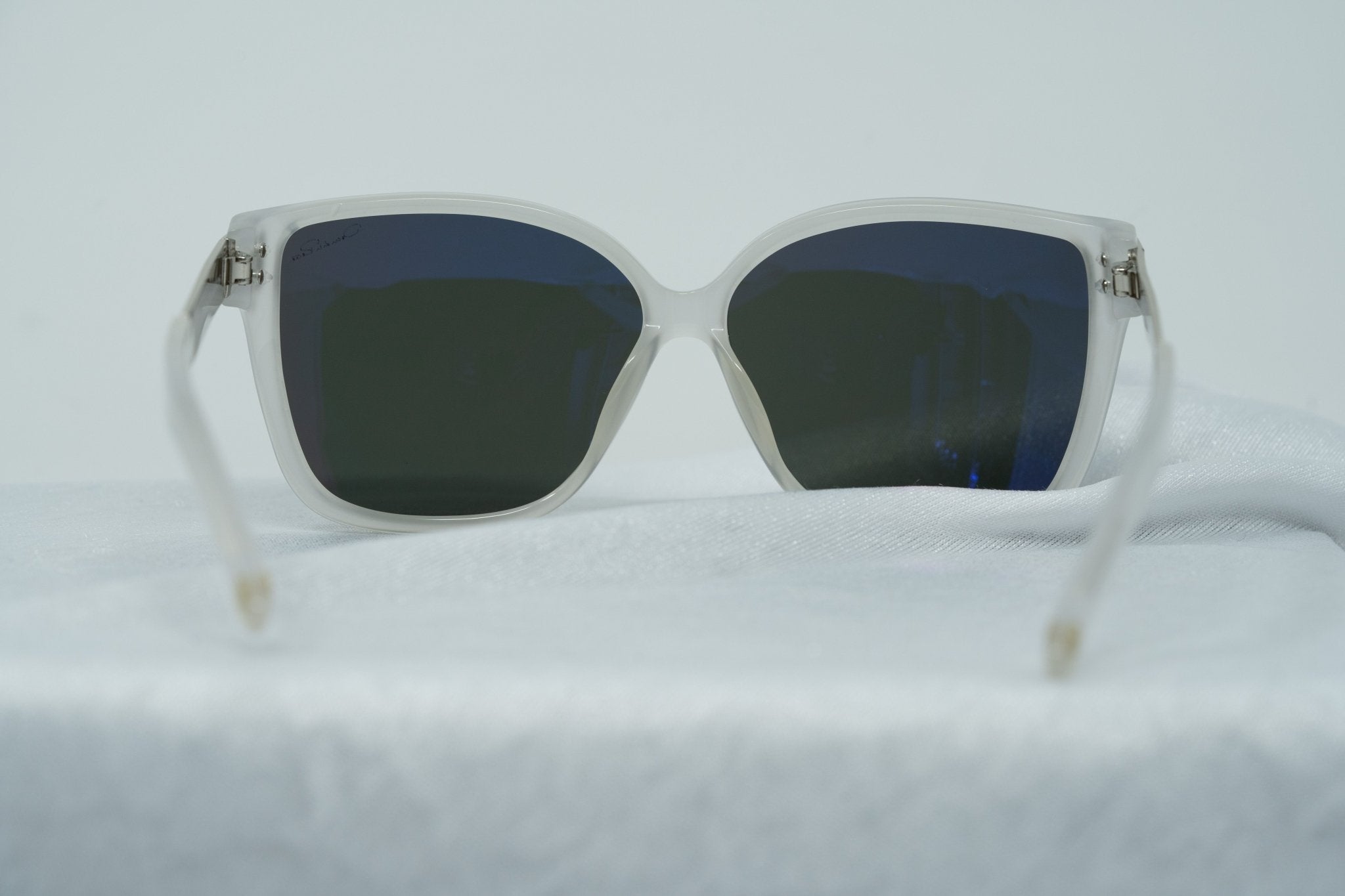Oscar De La Renta Sunglasses Oversized Clear Enamel Arms and Green Lenses Category 3 - ODLR21C3SUN - Watches & Crystals