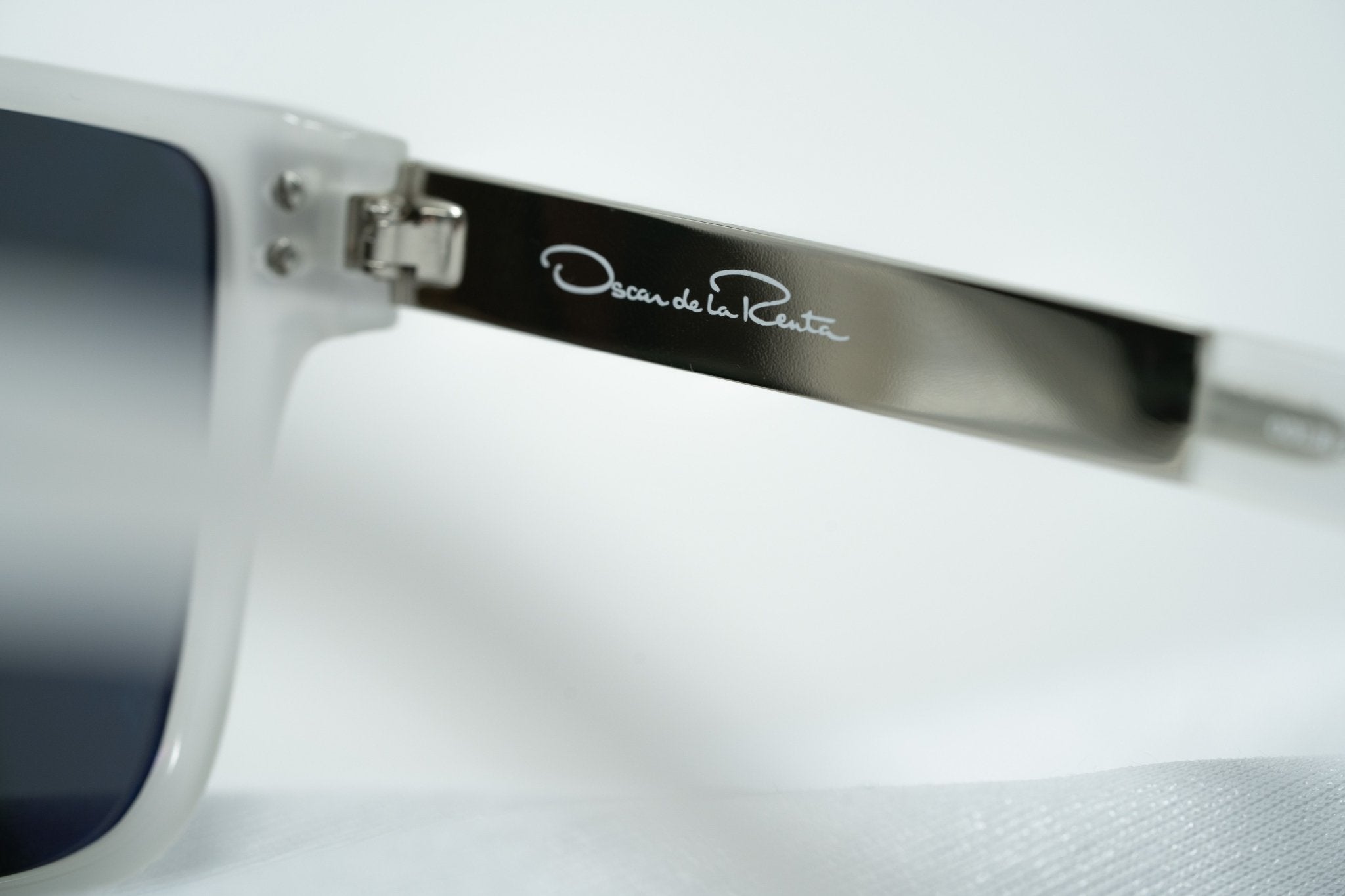 Oscar De La Renta Sunglasses Oversized Clear Enamel Arms and Green Lenses Category 3 - ODLR21C3SUN - Watches & Crystals