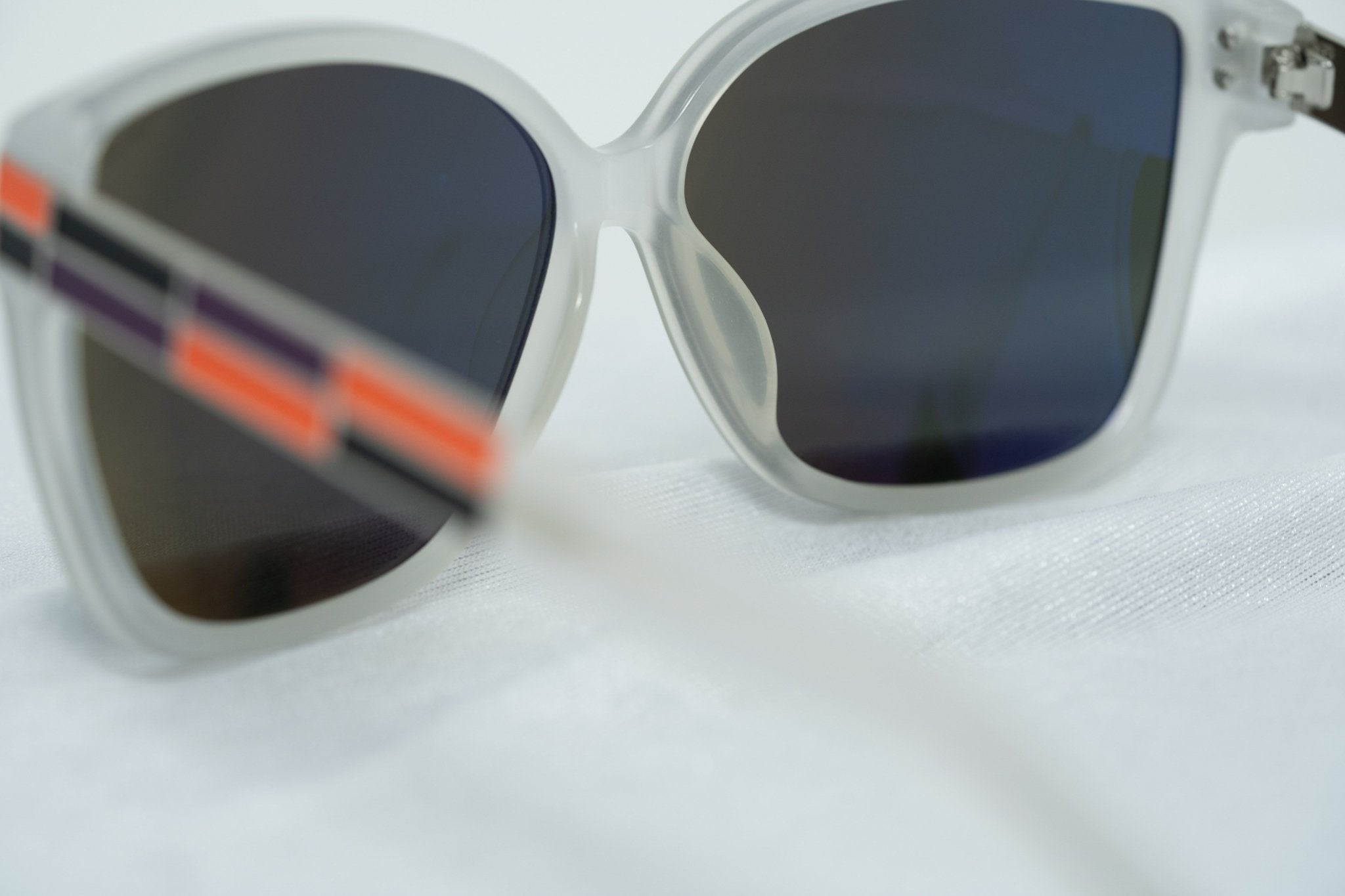 Oscar De La Renta Sunglasses Oversized Clear Enamel Arms and Green Lenses Category 3 - ODLR21C3SUN - Watches & Crystals