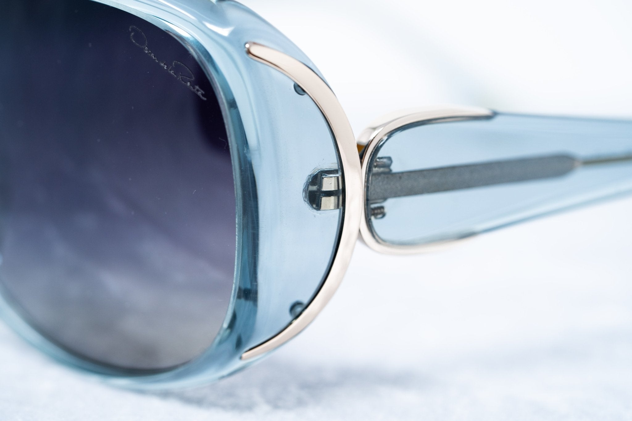 Oscar De La Renta Sunglasses Oversized Frame Blue Light Gold and Dark Grey Lenses Category 3 - ODLR55C5SUN - Watches & Crystals