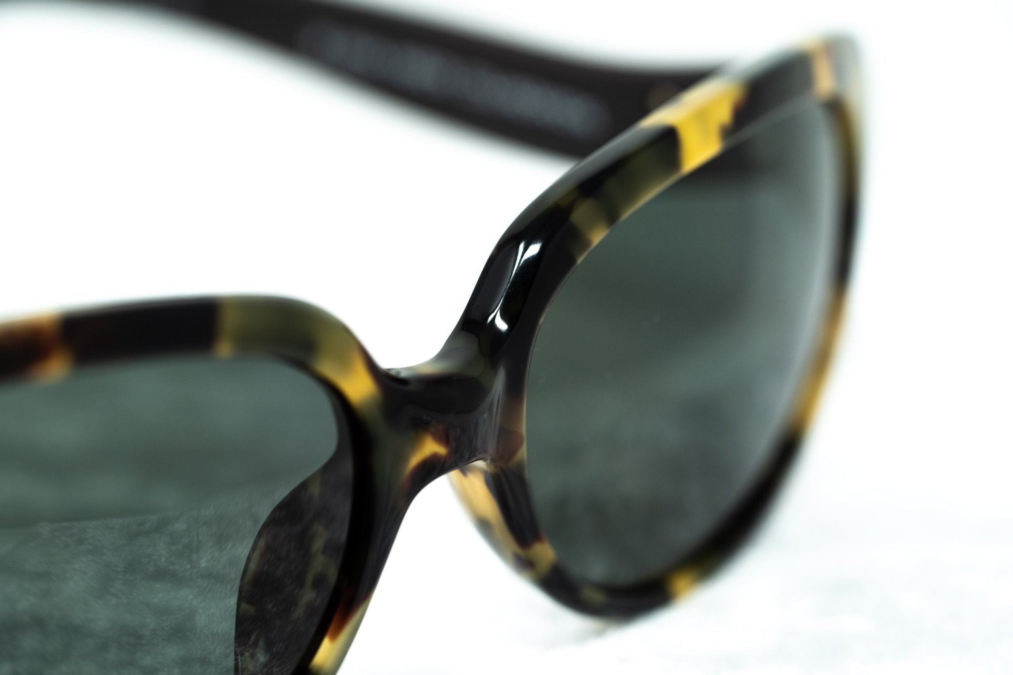 Oscar De La Renta Women Sunglasses Sandalwood Oval Tortoise and Dark Grey Lenses Category 3 - ODLR43C7SUN - Watches & Crystals