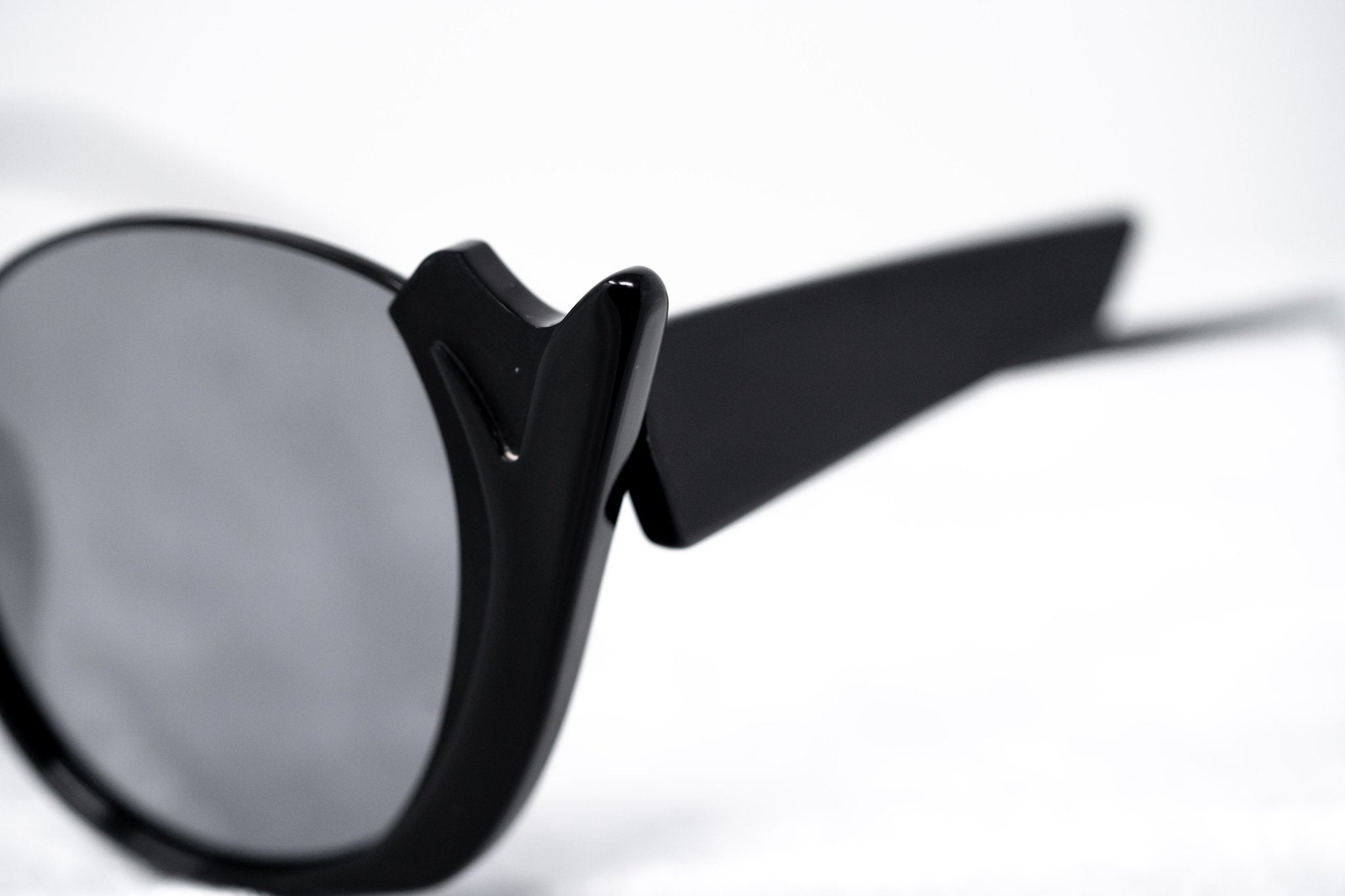 Prabal Gurung Sunglasses Female Round Black Category 3 Black Smoke Mirror Lenses PG24C2SUN - Watches & Crystals
