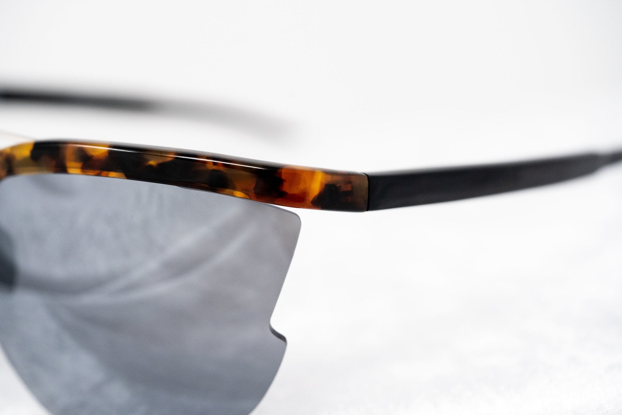 Prabal Gurung Sunglasses Female Special Frame Tortoiseshell Category 3 Black Lenses PG21C6SUN - Watches & Crystals