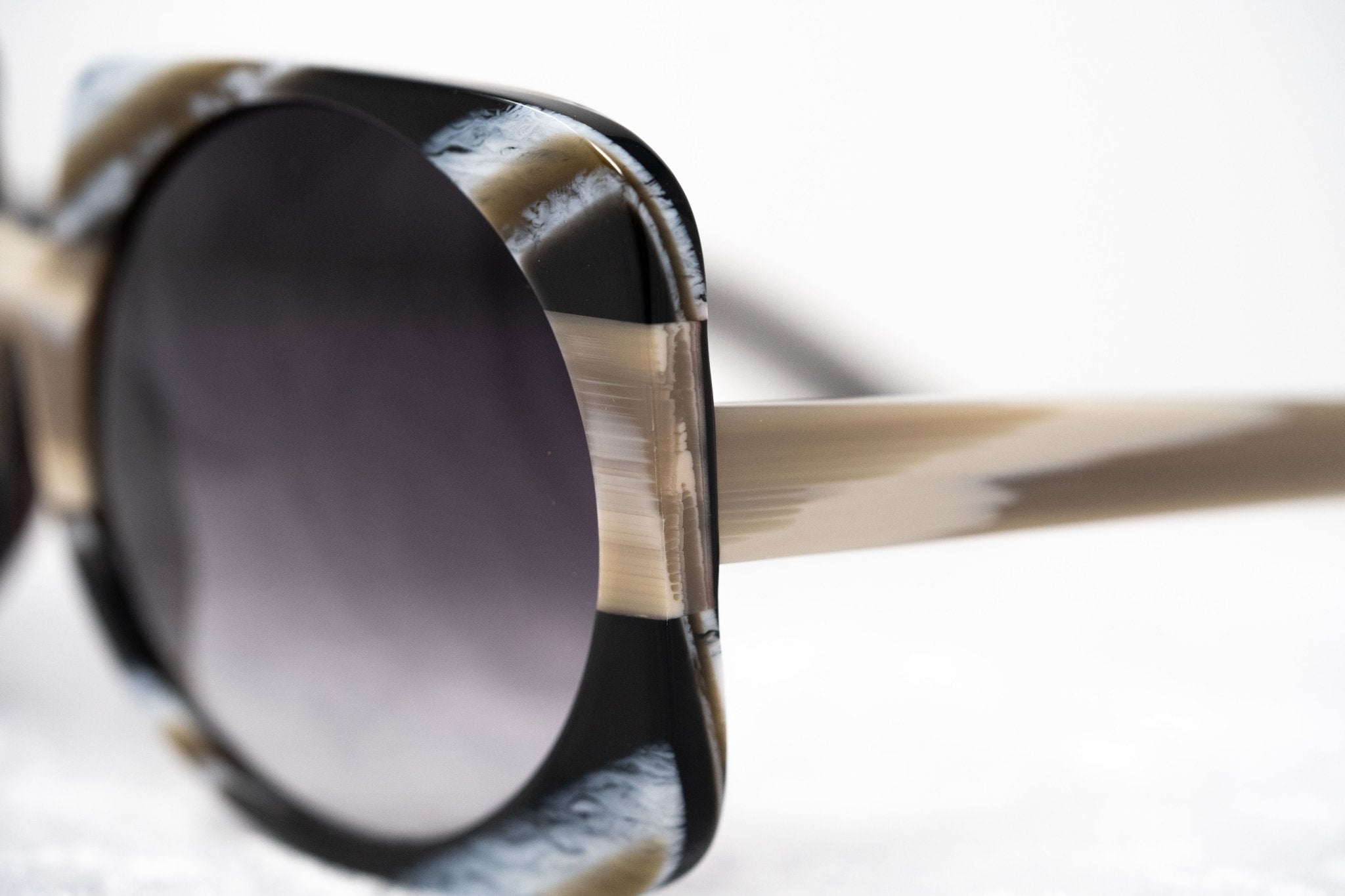 Prabal Gurung Sunglasses Female Square Cream Taupe Horn Category 3 Lenses Grey Graduated PG20C2SUN - Watches & Crystals