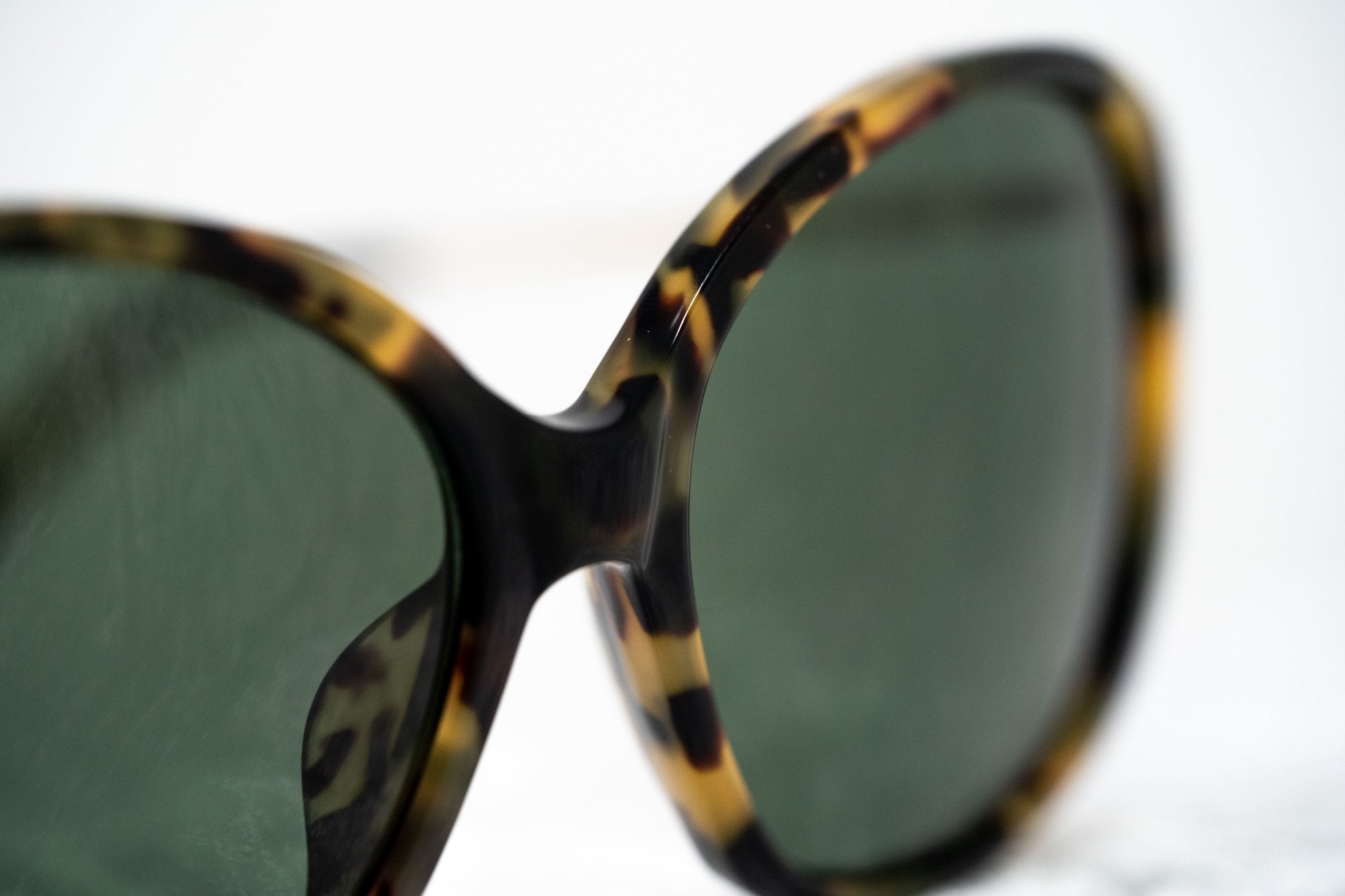 Prabal Gurung Sunglasses Oversized Female Tortoiseshell Frame Category 3 Solid Green Lenses PG23C6SUN - Watches & Crystals