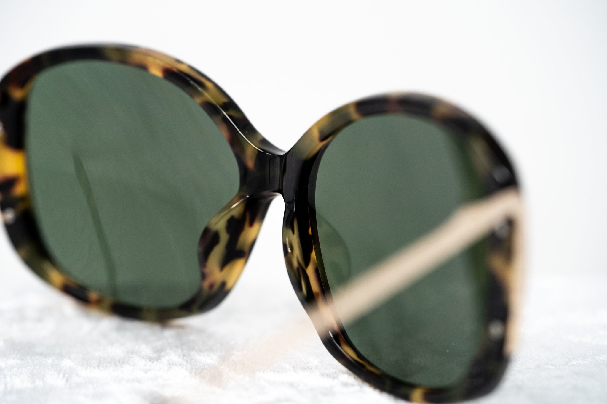Prabal Gurung Sunglasses Oversized Female Tortoiseshell Frame Category 3 Solid Green Lenses PG23C6SUN - Watches & Crystals
