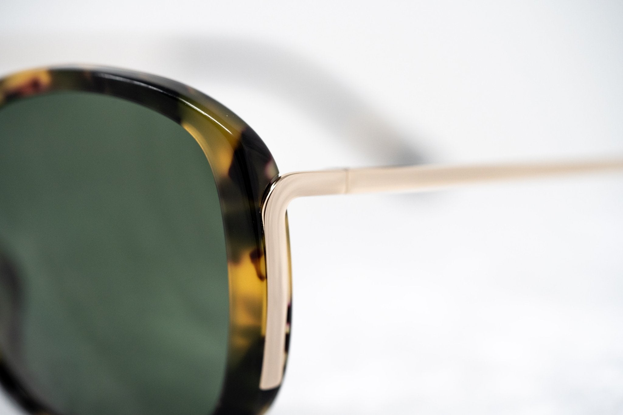 Prabal Gurung Sunglasses Oversized Female Tortoiseshell Frame Category 3 Solid Green Lenses PG23C6SUN - Watches & Crystals