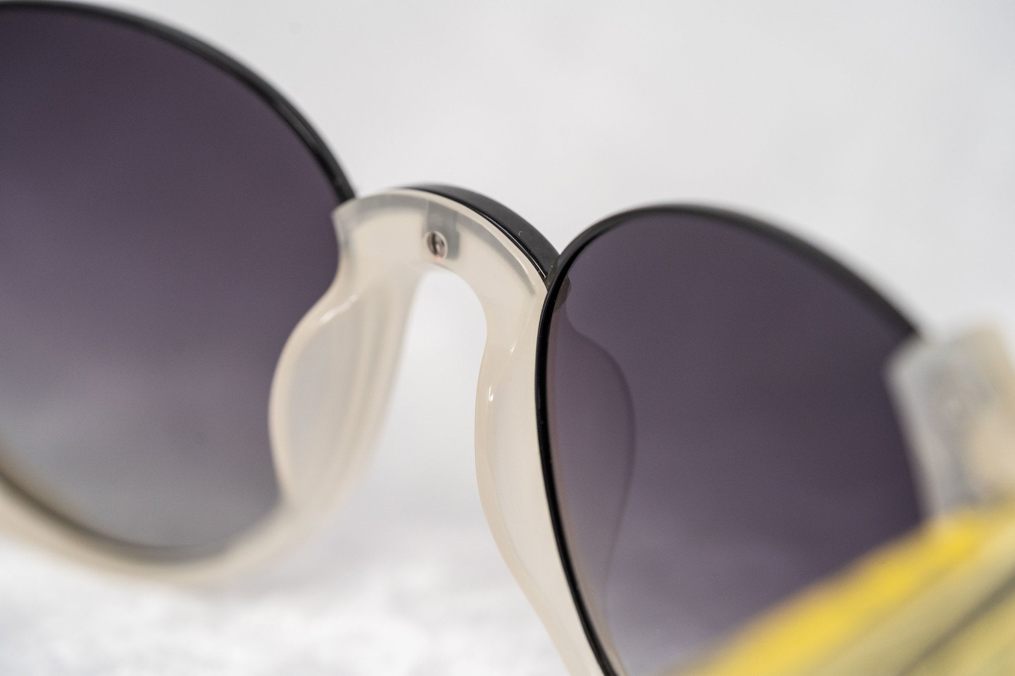 Prabal Gurung Sunglasses Round Clear Ivory White With Dark Grey Category 3 Graduated Lenses PG24C3SUN - Watches & Crystals