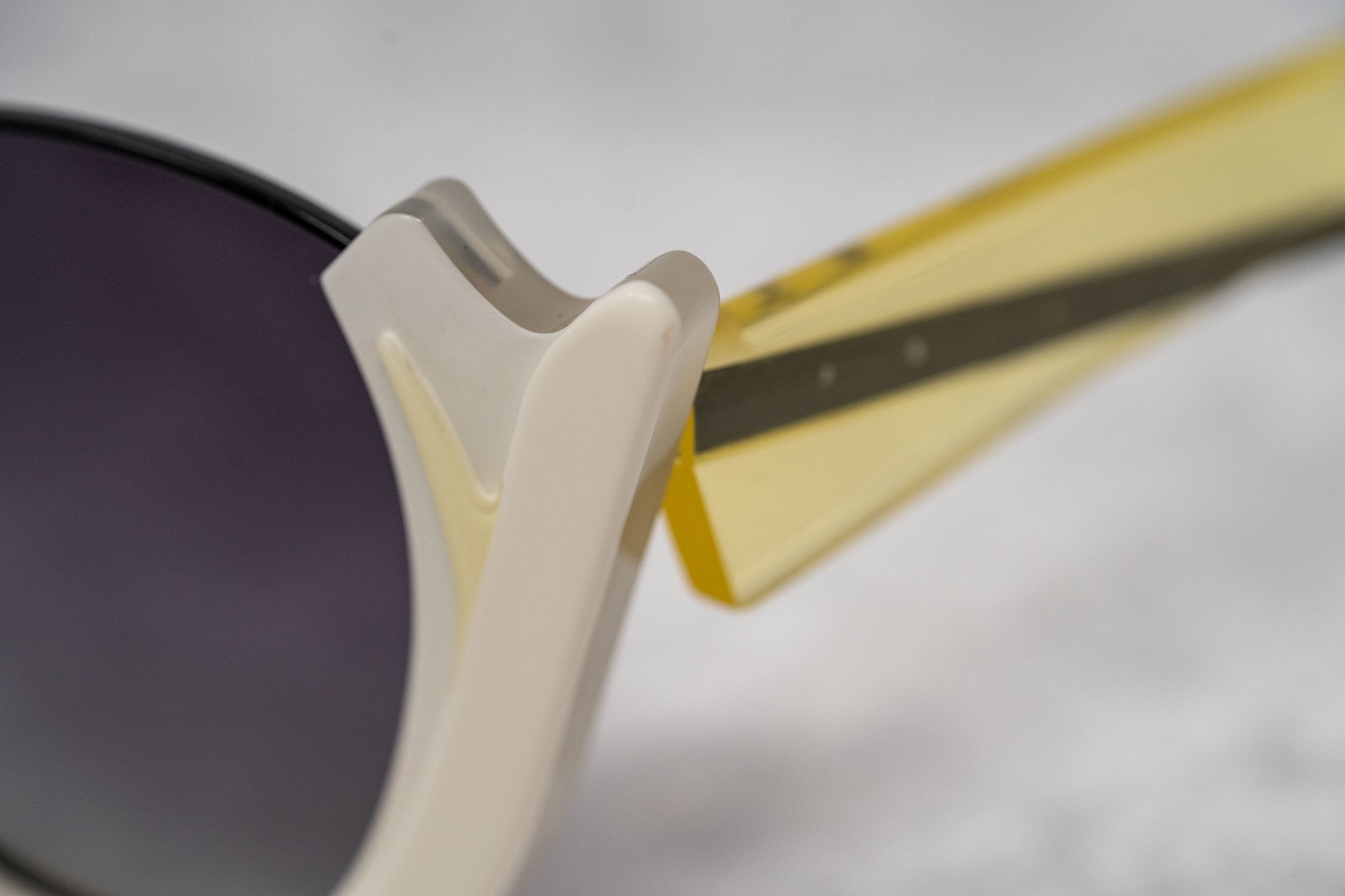 Prabal Gurung Sunglasses Round Clear Ivory White With Dark Grey Category 3 Graduated Lenses PG24C3SUN - Watches & Crystals